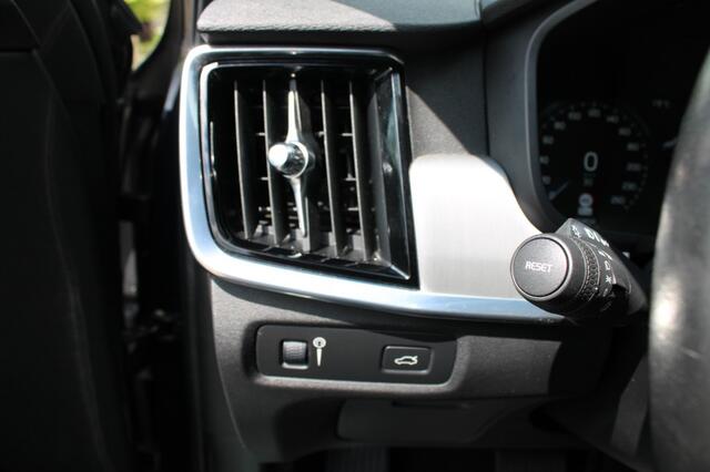 Volvo V90 2.0 T5 Momentum 254 pk ECC/Cruise/Navi/Stoelverwarming/PDC/Bluetooth