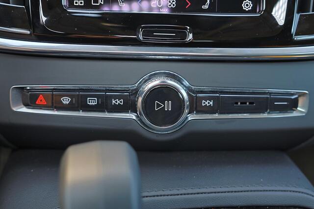Volvo V90 T6 Recharge AWD Plus Bright - IntelliSafe Assist & Surround - 360º Camera - Harman/Kardon audio - Adaptieve LED koplampen - Verwarmde voorstoelen & stuur - Parkeersensoren voor & achter - Elektr. bedienb. voorstoelen met geheugen - 19' LMV
