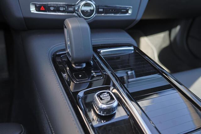 Volvo V90 T6 Recharge AWD Plus Bright - IntelliSafe Assist & Surround - 360º Camera - Harman/Kardon audio - Adaptieve LED koplampen - Verwarmde voorstoelen & stuur - Parkeersensoren voor & achter - Elektr. bedienb. voorstoelen met geheugen - 19' LMV