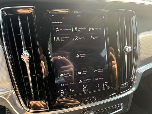 Volvo V90 2.0 T4 Business Sport | R-Design | Parkeersensoren | Keyless Entry | Elektrische Achterklep | Sportstoelen | Nappaleder | Navigatie | Apple Carplay | Android Auto | Stoelverwarming | Cruise Control Adaptief | BLIS | Elektrisch Verstelbare Voorstoelen