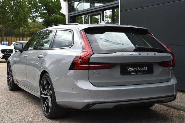 Volvo V90 T8 Plug-in hybrid AWD Ultra Dark | Luchtvering | Trekhaak | Panoramadak | Head up display | Verwarmbare voorstoelen met massagefunctie | Premium audio by Bowers&Wilkins | Interieur voorverwarming