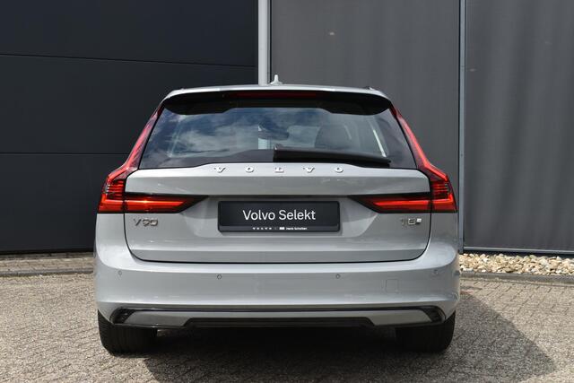 Volvo V90 T8 Plug-in hybrid AWD Ultra Dark | Luchtvering | Trekhaak | Panoramadak | Head up display | Verwarmbare voorstoelen met massagefunctie | Premium audio by Bowers&Wilkins | Interieur voorverwarming