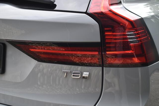 Volvo V90 T8 Plug-in hybrid AWD Ultra Dark | Luchtvering | Trekhaak | Panoramadak | Head up display | Verwarmbare voorstoelen met massagefunctie | Premium audio by Bowers&Wilkins | Interieur voorverwarming