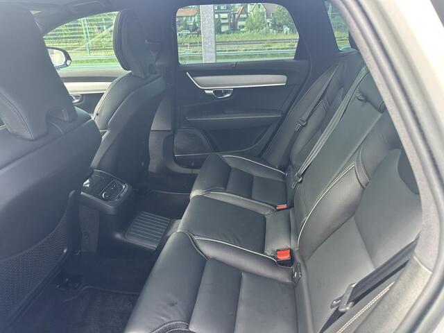 Volvo V90 2.0 T8 Plug-in hybrid AWD Ultimate Dark Volvo V90 2.0 T8 Recharge AWD Ultimate Dark / Pano. dak / Trekhaak / Harman kardon / Elek. verstelbare stoelen / Voor+achter+stuur verwarmd / Leder / Head-up display /