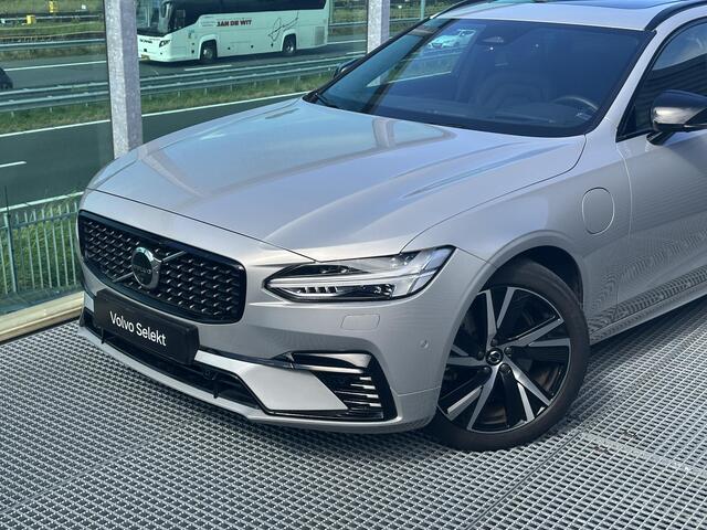 Volvo V90 2.0 T8 Plug-in hybrid AWD Ultimate Dark Volvo V90 2.0 T8 Recharge AWD Ultimate Dark / Pano. dak / Trekhaak / Harman kardon / Elek. verstelbare stoelen / Voor+achter+stuur verwarmd / Leder / Head-up display /
