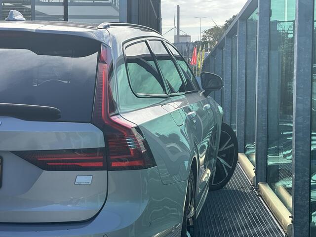 Volvo V90 2.0 T8 Plug-in hybrid AWD Ultimate Dark Volvo V90 2.0 T8 Recharge AWD Ultimate Dark / Pano. dak / Trekhaak / Harman kardon / Elek. verstelbare stoelen / Voor+achter+stuur verwarmd / Leder / Head-up display /