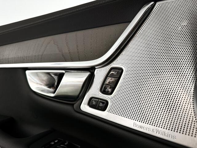 Volvo V90 T8 Plug-in hybrid AWD Ultra Dark | Panoramadak | 360° camera | Bowers & Wilkins | Head-up display | Luchtvering | Stoelventilatie | Trekhaak