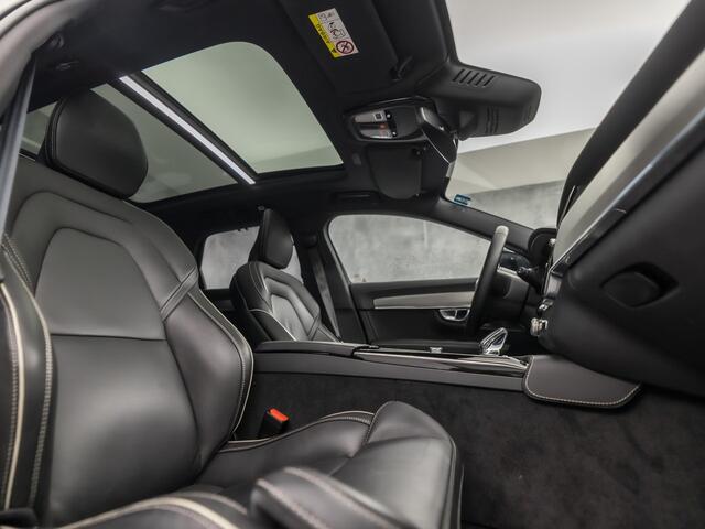 Volvo V90 2.0 T6 Plug-in hybrid AWD Ultimate Dark 350Pk Automaat (PANORAMADAK, HARMAN/KARDON, LUCHTVERING, MEMORY SEATS, 360 CAMERA, HEAD-UP DISPLAY, STUUR/STOELVERWARMING, ZWART HEMEL, NIEUWSTAAT)