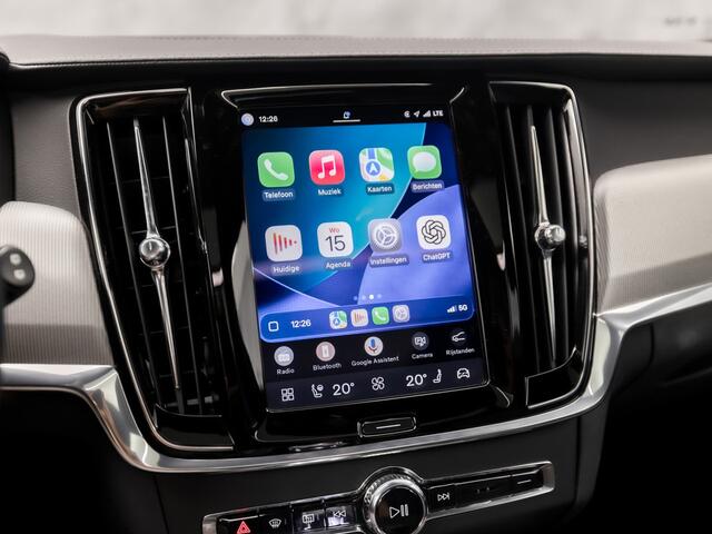 Volvo V90 2.0 T6 Plug-in hybrid AWD Ultimate Dark 350Pk Automaat (PANORAMADAK, HARMAN/KARDON, LUCHTVERING, MEMORY SEATS, 360 CAMERA, HEAD-UP DISPLAY, STUUR/STOELVERWARMING, ZWART HEMEL, NIEUWSTAAT)