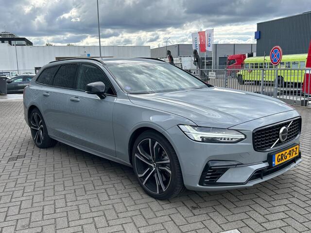 Volvo V90 2.0 T6 Plug-in Hybrid AWD Plus Dark | PHEV | Trekhaak | Luchtvering | Panoramadak | Harman Kardon Audio | Nappaleder | Stoelventilatie | Achteruitrijcamera | Parkeersensoren | Keyless Entry | Elektrische Achterklep | Elektrisch Verstelbare Voorstoelen | Stoelverwarming voor en achter | Google Navigatie | Apple Carplay | Android Auto