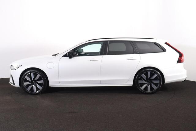Volvo V90 T6 Recharge AWD Plus Dark - IntelliSafe Assist & Surround - 360º Camera - Adaptieve LED koplampen - Verwarmde voorstoelen, stuur & achterbank - Parkeersensoren voor & achter - Elektr. bedienb. voorstoelen met geheugen - Extra getint glas - Inklapbare trekhaak - 19' LMV