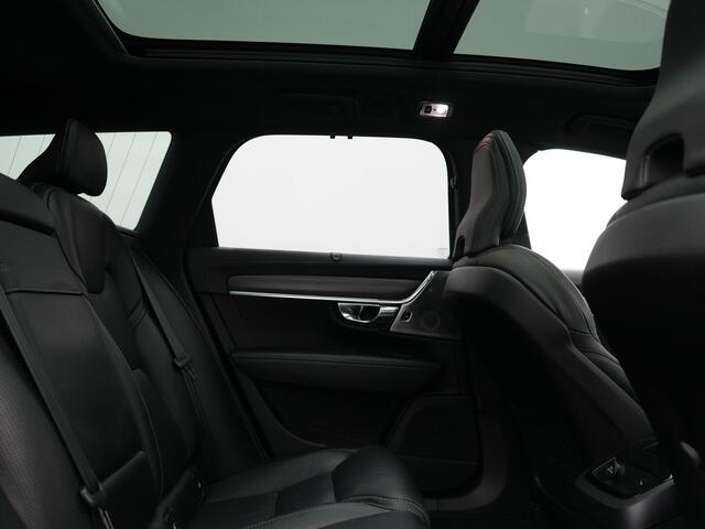Volvo V90 T8 AWD R-Design PHEV 394pk Dealer O.H. | Trekhaak Af Fabriek | Four C Luchtvering | Panodak | Adaptive Cruise | Head Up | 360 Camera | Bowers & Wilkins | Lederen Sportstoelen Massage & Ventilatie & Memory | Stoelen & Stuur Verwarm Apple Carplay | Navigatie | DAB | 20"L.M | Plug In Hybrid |