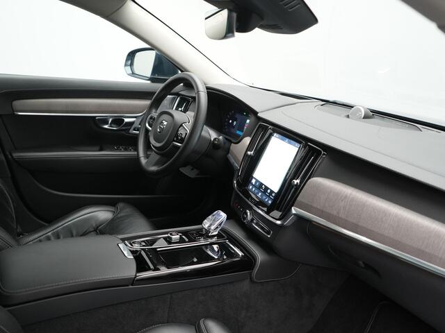 Volvo V90 T8 AWD Ultimate Bright LONG RANGE PHEV 350pk | Trekhaak Af Fabriek | Panodak | Adaptive Cruise | 360 Camera | Head Up | Lederen Sportstoelen Memory & Massage & Ventilatie | Bowers & Wilkins | Blis | Keyless | Stuur & Stoelen Verwarmd | Plug In Hybrid |