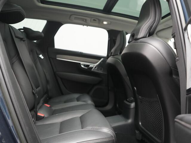 Volvo V90 T8 AWD Ultimate Bright LONG RANGE PHEV 350pk | Trekhaak Af Fabriek | Panodak | Adaptive Cruise | 360 Camera | Head Up | Lederen Sportstoelen Memory & Massage & Ventilatie | Bowers & Wilkins | Blis | Keyless | Stuur & Stoelen Verwarmd | Plug In Hybrid |