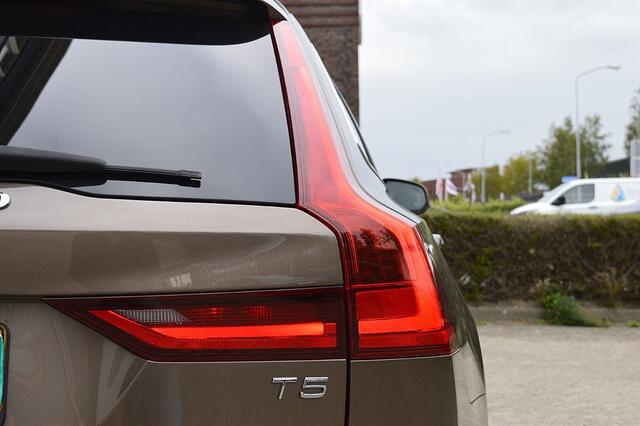 Volvo V90 2.0 T5 Momentum Rijklaarprijs-Garantie Panorama dak Trekhaak Led Apple/Android