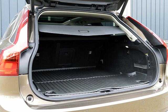 Volvo V90 2.0 T5 Momentum Rijklaarprijs-Garantie Panorama dak Trekhaak Led Apple/Android