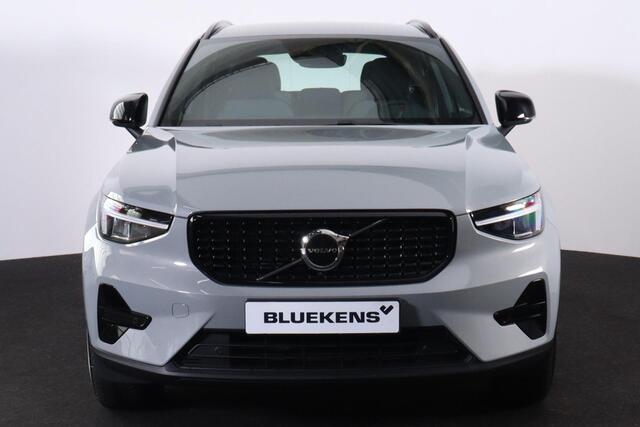 Volvo XC40 T4 Recharge Core Bright - IntelliSafe Assist - Parkeercamera achter - Verwarmde voorstoelen & stuur - Parkeersensoren voor & achter - Draadloze tel. lader - High Performance audio - Elektr. inklapbare trekhaak - 18' LMV