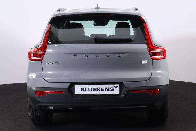 Volvo XC40 T4 Recharge Core Bright - IntelliSafe Assist - Parkeercamera achter - Verwarmde voorstoelen & stuur - Parkeersensoren voor & achter - Draadloze tel. lader - High Performance audio - Elektr. inklapbare trekhaak - 18' LMV