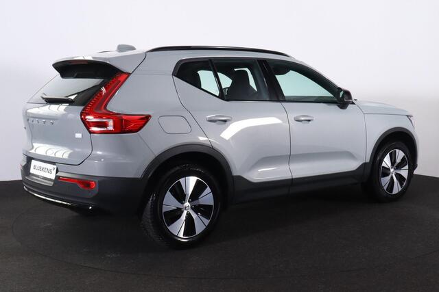 Volvo XC40 T4 Recharge Core Bright - IntelliSafe Assist - Parkeercamera achter - Verwarmde voorstoelen & stuur - Parkeersensoren voor & achter - Draadloze tel. lader - High Performance audio - Elektr. inklapbare trekhaak - 18' LMV