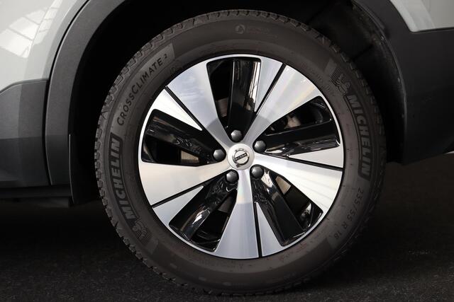 Volvo XC40 T4 Recharge Core Bright - IntelliSafe Assist - Parkeercamera achter - Verwarmde voorstoelen & stuur - Parkeersensoren voor & achter - Draadloze tel. lader - High Performance audio - Elektr. inklapbare trekhaak - 18' LMV