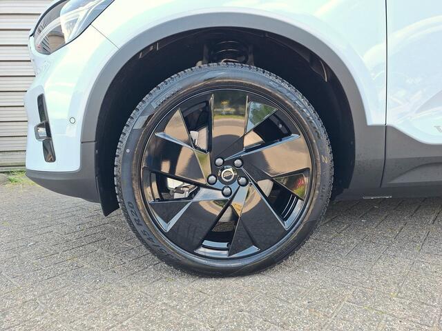 Volvo XC40 Extended Range Ultimate 82 kWh / Elektrisch verstelb. stoelen met geheugen / ACC / LMV 20'' / Apple Carplay/Android Auto /