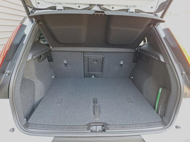 Volvo XC40 Extended Range Ultimate 82 kWh / Elektrisch verstelb. stoelen met geheugen / ACC / LMV 20'' / Apple Carplay/Android Auto /