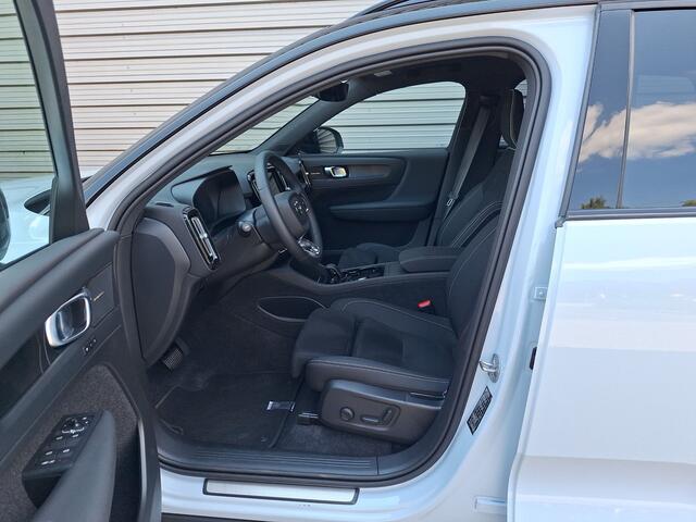 Volvo XC40 Extended Range Ultimate 82 kWh / Elektrisch verstelb. stoelen met geheugen / ACC / LMV 20'' / Apple Carplay/Android Auto /