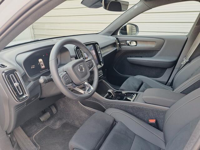 Volvo XC40 Extended Range Ultimate 82 kWh / Elektrisch verstelb. stoelen met geheugen / ACC / LMV 20'' / Apple Carplay/Android Auto /
