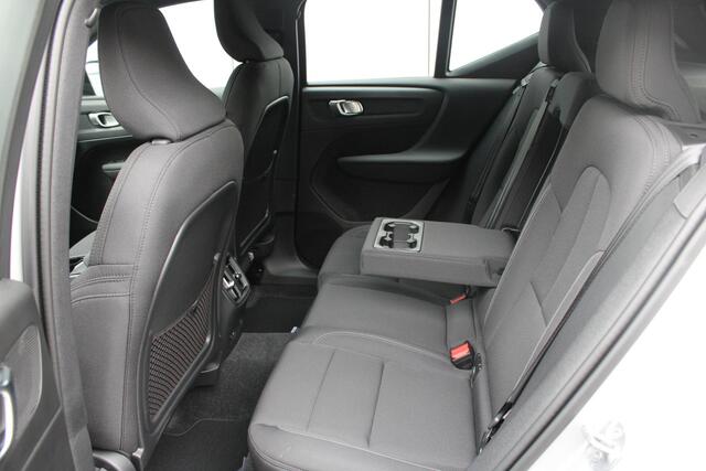 Volvo XC40 Single Motor Essential 69 kWh | Trekhaak | All Season banden | Subsidie