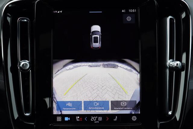 Volvo XC40 Single Motor Extended Range Plus 82 kWh - IntelliSafe Assist & Surround - Verwarmde voorstoelen & stuur - Parkeersensoren voor & achter - Warmtepomp - Draadloze tel. lader - Elektr. inklapbare trekhaak - 19' LMV
