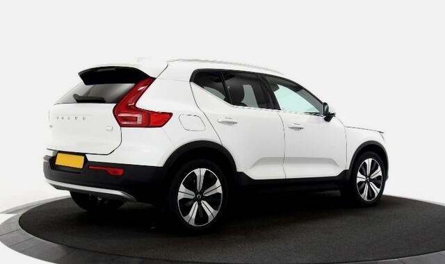 Volvo XC40 Facelift 1.5 T5 Recharge 193kW/262pk DCT7 Ultimate Bright PANORAMADAK + HARMAN/KARDON + LEER + PILOT ASSIST + STOEL-&STUURVERWARMING + CAMERA + BLIS + KEYLESS ENTRY&GO + LANE ASSIST + FULL LED HIGH BEAM + PD-GLASS + PARKSENSOREN V&A + 19" LM-VELGEN!!
