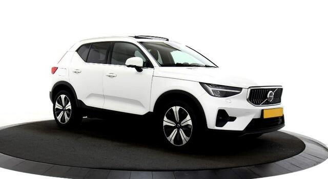 Volvo XC40 Facelift 1.5 T5 Recharge 193kW/262pk DCT7 Ultimate Bright PANORAMADAK + HARMAN/KARDON + LEER + PILOT ASSIST + STOEL-&STUURVERWARMING + CAMERA + BLIS + KEYLESS ENTRY&GO + LANE ASSIST + FULL LED HIGH BEAM + PD-GLASS + PARKSENSOREN V&A + 19" LM-VELGEN!!