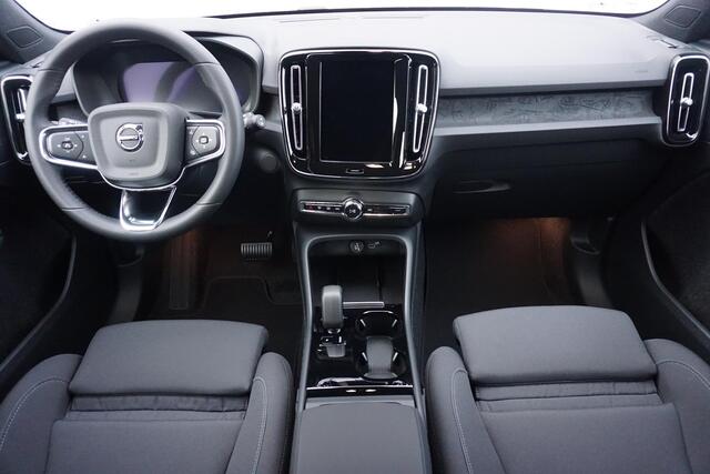 Volvo XC40 Recharge Extended Range Core | VOORRAADKORTING | Voorraadauto | Warmtepomp | Stoel- en stuurverwarming | Google Maps