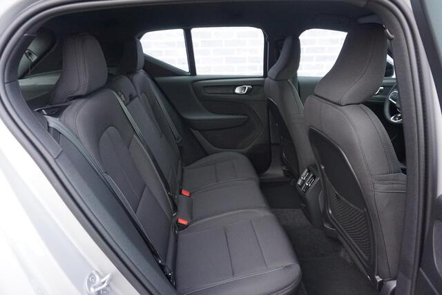 Volvo XC40 Recharge Extended Range Core | VOORRAADKORTING | Voorraadauto | Warmtepomp | Stoel- en stuurverwarming | Google Maps