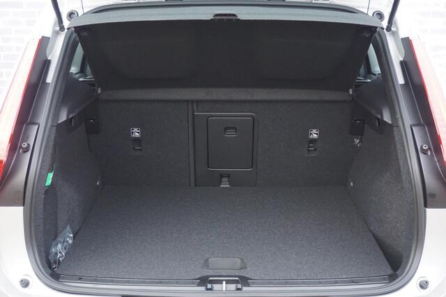 Volvo XC40 Recharge Extended Range Core | VOORRAADKORTING | Voorraadauto | Warmtepomp | Stoel- en stuurverwarming | Google Maps