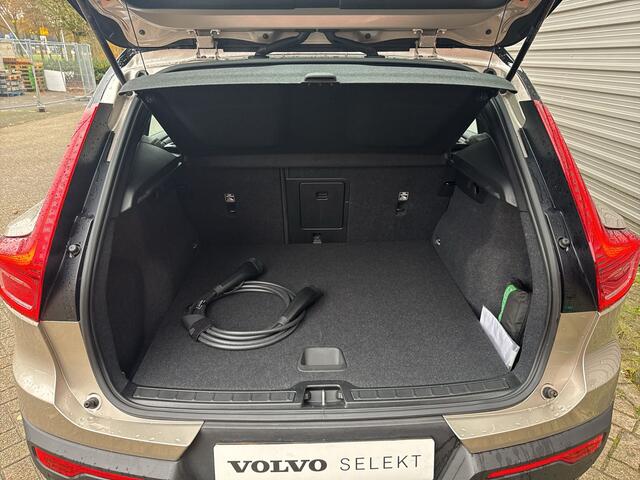 Volvo XC40 Recharge Core 70 kWh / Apple Carplay/Android Auto / 19" Velgen / Achteruitrijcamera /