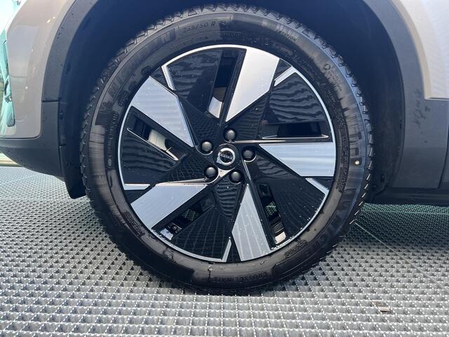 Volvo XC40 Single Motor Plus 69 kWh Elektrisch, Automaat, Bright dusk metallic, Nubuck / microtech bekleding, Stoelverwarming, Stuurverwarming, Extra getinte ramen vanaf B-stijl, 19 inch wielen met all-season banden,