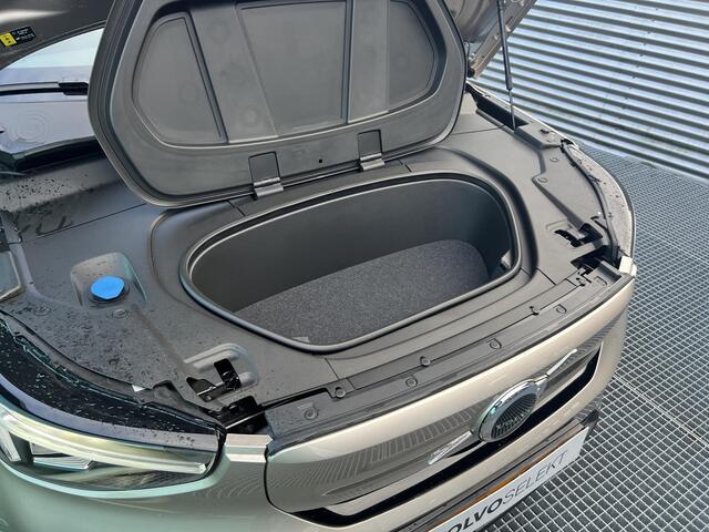 Volvo XC40 Single Motor Plus 69 kWh Elektrisch, Automaat, Bright dusk metallic, Nubuck / microtech bekleding, Stoelverwarming, Stuurverwarming, Extra getinte ramen vanaf B-stijl, 19 inch wielen met all-season banden,