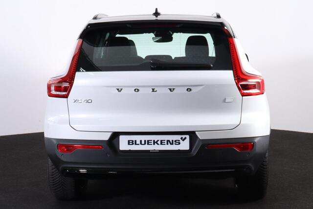 Volvo XC40 Single Motor Extended Range Plus 82 kWh - Intellisafe Assist& Surround - Parkeercamera achter - Verwarmde voorstoelen & stuur - Parkeersensoren voor & achter - 19' LMV - Keyless - Elektr. bedienbare achterklep - Warmtepomp - Google Maps