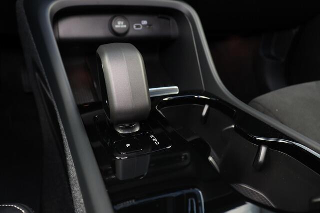 Volvo XC40 Single Motor Extended Range Plus 82 kWh - Intellisafe Assist& Surround - Parkeercamera achter - Verwarmde voorstoelen & stuur - Parkeersensoren voor & achter - 19' LMV - Keyless - Elektr. bedienbare achterklep - Warmtepomp - Google Maps