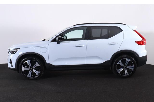 Volvo XC40 T4 Recharge Ultimate Dark - Panorama/schuifdak - IntelliSafe Assist & Surround - 360° Camera - Harman/Kardon audio - Verwarmde voorstoelen & stuur - Parkeersensoren voor & achter - Elektr. bedienb. voorstoelen met links geheugen - Draadloze tel. lader - E