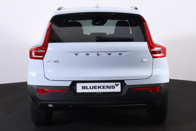 Volvo XC40 T4 Recharge Ultimate Dark - Panorama/schuifdak - IntelliSafe Assist & Surround - 360° Camera - Harman/Kardon audio - Verwarmde voorstoelen & stuur - Parkeersensoren voor & achter - Elektr. bedienb. voorstoelen met links geheugen - Draadloze tel. lader - E