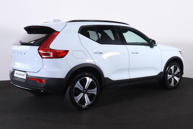 Volvo XC40 T4 Recharge Ultimate Dark - Panorama/schuifdak - IntelliSafe Assist & Surround - 360° Camera - Harman/Kardon audio - Verwarmde voorstoelen & stuur - Parkeersensoren voor & achter - Elektr. bedienb. voorstoelen met links geheugen - Draadloze tel. lader - E