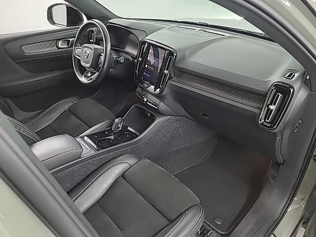 Volvo XC40 Recharge P8 AWD R-Design | adaptive cruise control| apple carplay | kunstlederen/alcantara bekleding | verwarmde voorstoelen | lichtmetalen velgen 19" |
