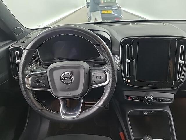 Volvo XC40 Recharge P8 AWD R-Design | adaptive cruise control| apple carplay | kunstlederen/alcantara bekleding | verwarmde voorstoelen | lichtmetalen velgen 19" |