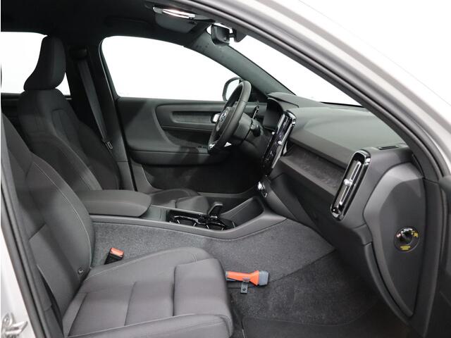 Volvo XC40 Single Motor Extended Range Plus 82 kWh / Trekhaak / Keyless / Stoel en stuurverwarming /