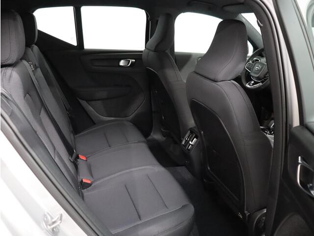 Volvo XC40 Single Motor Extended Range Plus 82 kWh / Trekhaak / Keyless / Stoel en stuurverwarming /