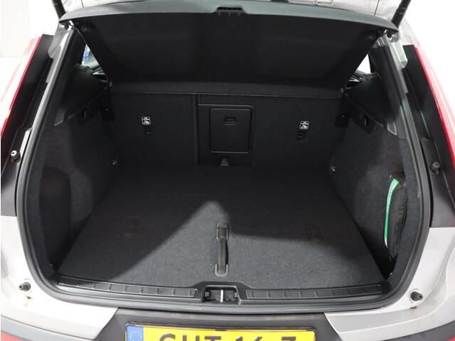 Volvo XC40 Single Motor Extended Range Plus 82 kWh / Trekhaak / Keyless / Stoel en stuurverwarming /