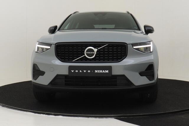 Volvo XC40 B4 (M-HYBRID) PLUS DARK |Panoramadak|Visual Park Assist