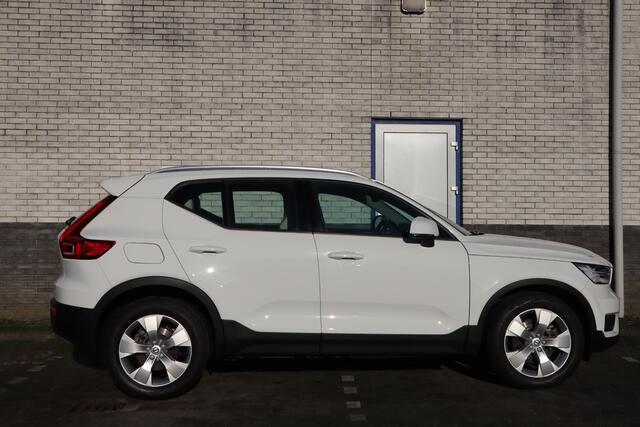 Volvo XC40 2.0 T4 Momentum Pro